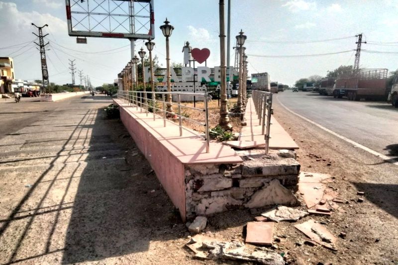 सौंदर्यकरण के लिए लाखों रुपए खर्च किए, अब नहीं हो रही सार संभाल