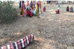 Naxalites murdered munshi: छत्तीसगढ़-झारखंड बॉर्डर पर नक्सलियों का तांडव, मुंशी
को मारी 3 गोली, जेसीबी व ग्रेडर मशीन में लगाई आग - image