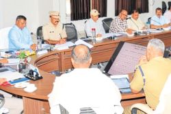 ‘कलक्टर साहब…3 महीने की नौकरी बची है और योजनाओं के नाम तक नहीं पता’, मुख्य सचिव
ने झुंझुनूं कलक्टर की ले ली क्लास - image