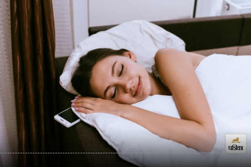 Sleeping with Mobile Phone Under Pillow