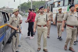 बरेली एसपी सिटी की बड़ी कार्रवाई: ‘विधायक’ लिखी ब्लैक फिल्म चढ़ी कार सीज, 150
कारों पर चालान, 30 डग्गामार वाहन जब्त - image