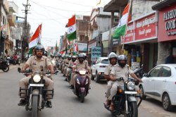 Tiranga Yatra: ऑपरेशन सिंदूर के बाद भारतीय सेना के सम्मान में सरगुजा पुलिस ने
निकाली तिरंगा यात्रा - image