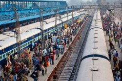 तनावपूर्ण हालात के बीच राजस्थान के 2 रेलवे स्टेशनों को बम से उड़ाने की धमकी,
GRP-RPF-CID ने संभाला मोर्चा - image