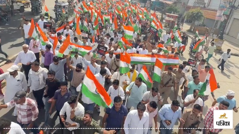 Tiranga Yatra taken out in Amroha in honor of army
