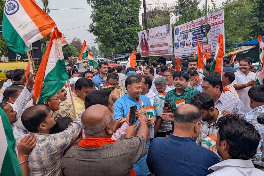 Tiranga Sindoor Yatra: शहर में निकली भव्य तिरंगा व सिंदूर यात्रा, महिलाओं ने हाथ में ले रखी थी सिंदूर की थालियां