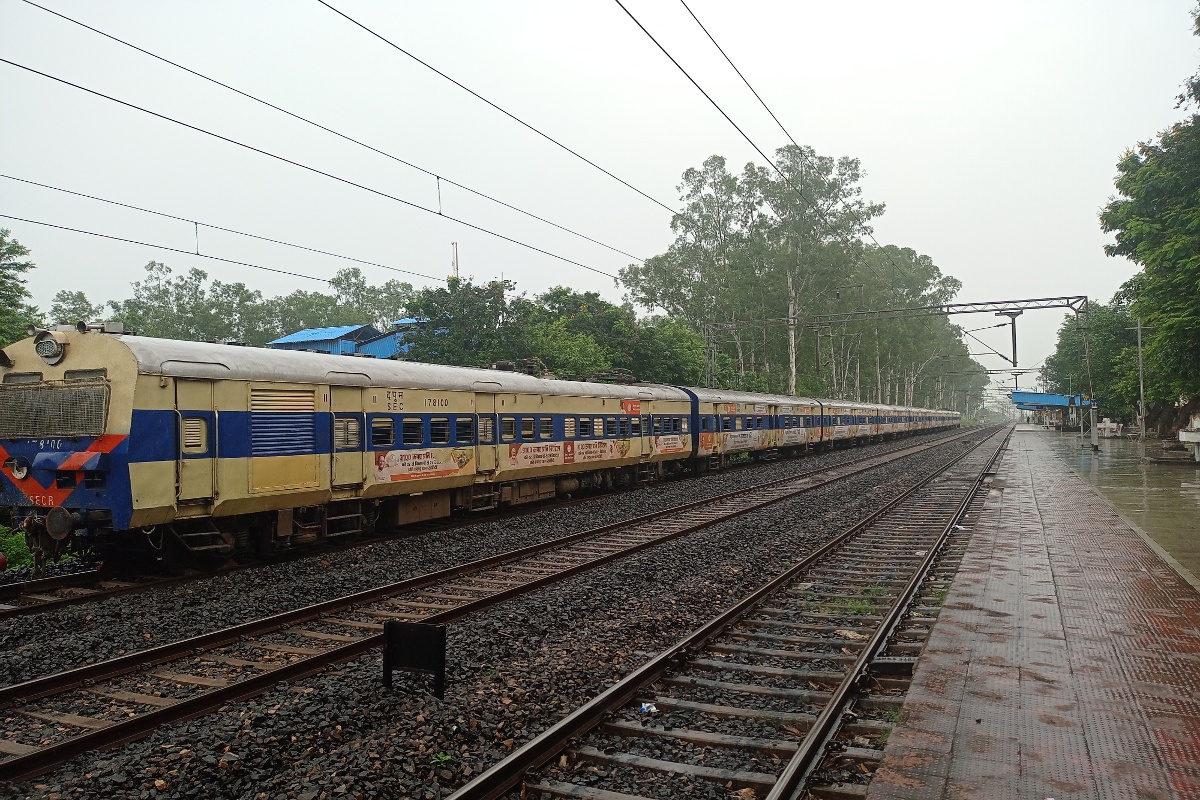 Railway news: यात्रीगण कृपया ध्यान दें! अंबिकापुर-जबलपुर एक्सप्रेस सहित ये 10
ट्रेनें 6 दिन तक रहेंगीं रद्द, देखें पूरा शेड्यूल