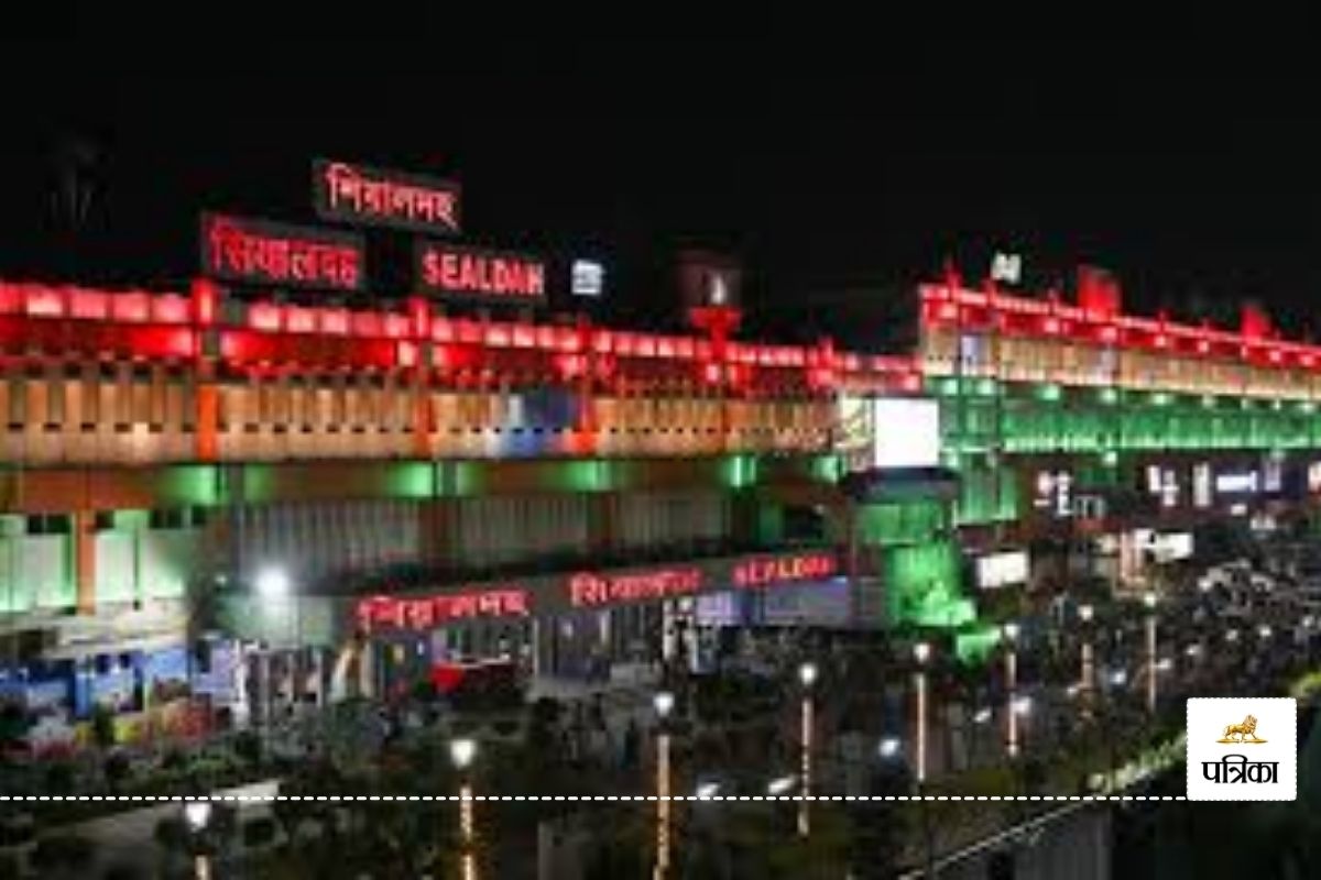 राष्ट्रभक्ति के रंगों की रोशनी से जगमगा उठे देश के ये रेलवे स्टेशन, ऑपरेशन
सिंदूर के शहीदों को दी श्रद्धांजलि, देखिए खूबसूरत तस्वीरें - image