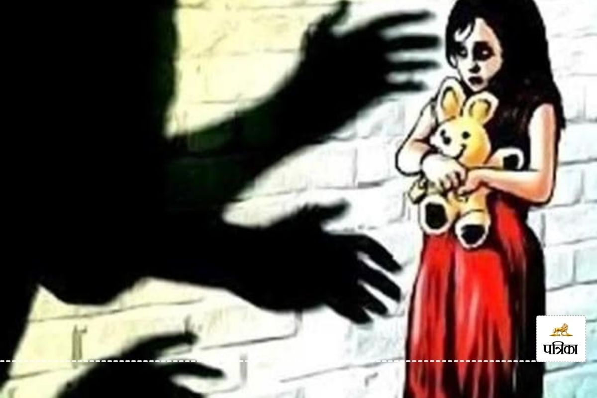 UP Crime: पिता ने 8 साल की बेटी के साथ रात भर किया दरिंदगी, सुबह बच्ची का हाल
देख कांप गई मां 