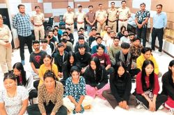 उदयपुर में फर्जी कॉल सेंटर खोलकर कनाडाई नागरिकों से कर रहे थे ठगी, 41
युवक-युवतियां गिरफ्तार - image