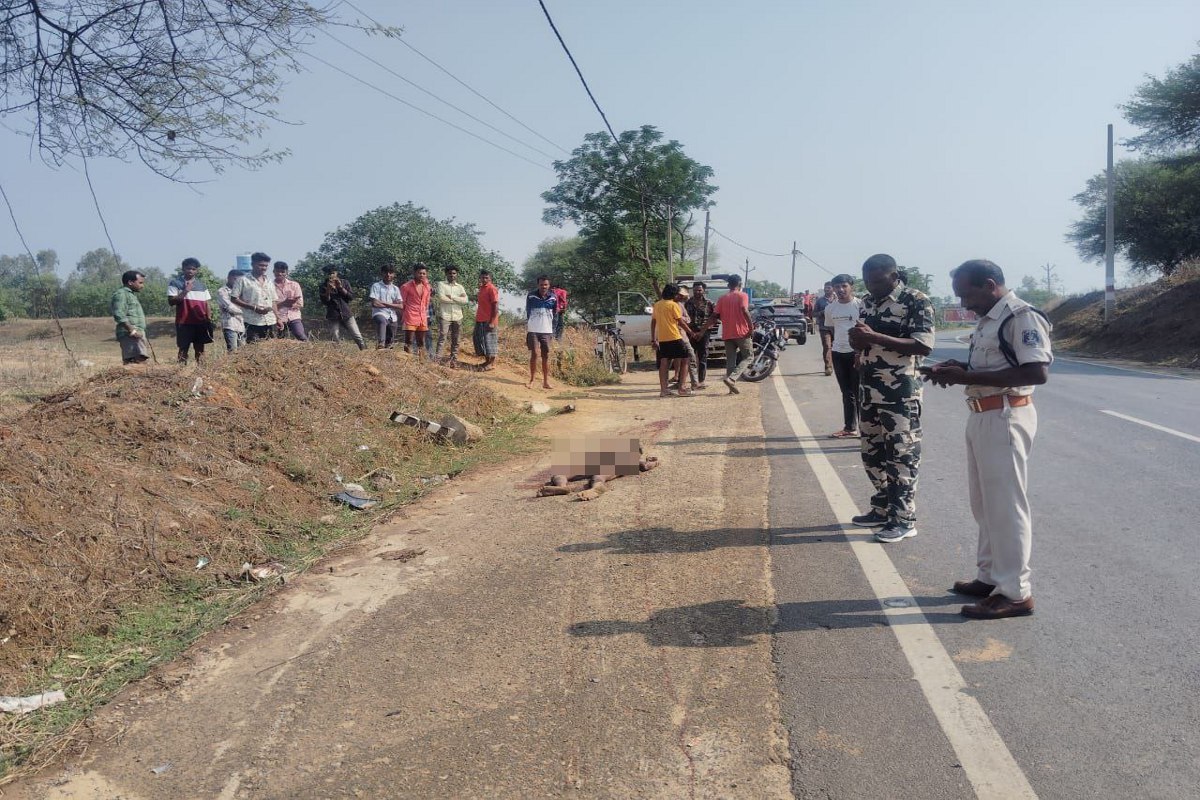 Brutal accident: सडक़ किनारे मिली युवक की लाश, शरीर पर नहीं थे कपड़े, जगह-जगह घिस
गया शरीर- देखें Video