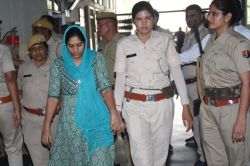 नशीले इंजेक्शन से की IB अधिकारी पति की हत्या, लेक्चरर पत्नी और प्रेमी कांस्टेबल
को जेल - image