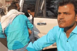 चंदौली में गैंगस्टर को बीच बाजार ताबड़तोड़ गोलियों से भून डाला, दिनदहाड़े हत्या
की वारदात जिले में हड़कंप - image