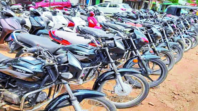 वाहन चलाने का शौक रखने वाले बहुत से लोग यातायात के नियमों का पालन नहीं करते है। कई लोग तो लाइसेंस बनाना भी उचित नहीं समझते हैं। यही कारण है कि दुर्घटना के बाद कानूनी दिक्कतों का सामना करना पड़ता है।