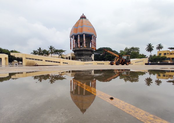 valluvar kottam monument
