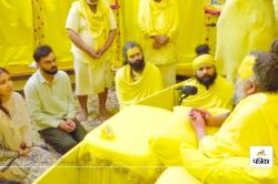 विराट-अनुष्का ने प्रेमानंद जी महाराज के दर्शन के दौरान कैमरा से छिपाया ये खास
डिवाइस, जानें है क्या? - image