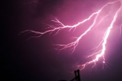 मौसम का तांडव: बारिश और ओले ने मचाई तबाही! 22-23 और 24 मई को आंधी-तूफान का अलर्ट - image