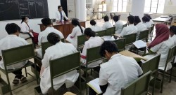 प्रयागराज के मोतीलाल नेहरू मेडिकल कॉलेज सहित यूपी के पांच मेडिकल कॉलेजों पर
शिकंजा, खतरे में MBBS की सीटें - image