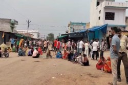 हार्वेस्टर की चपेट में आकर 3 युवकों की मौत, एक का सिर धड़ से अलग, नाराज ग्रामीण
धरने पर बैठे - image