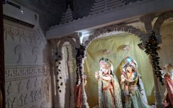 भीषण गर्मी में भगवान को भी मिल रही राहत, मंदिरों में लगे एसी, कूलर और पंखे - image
