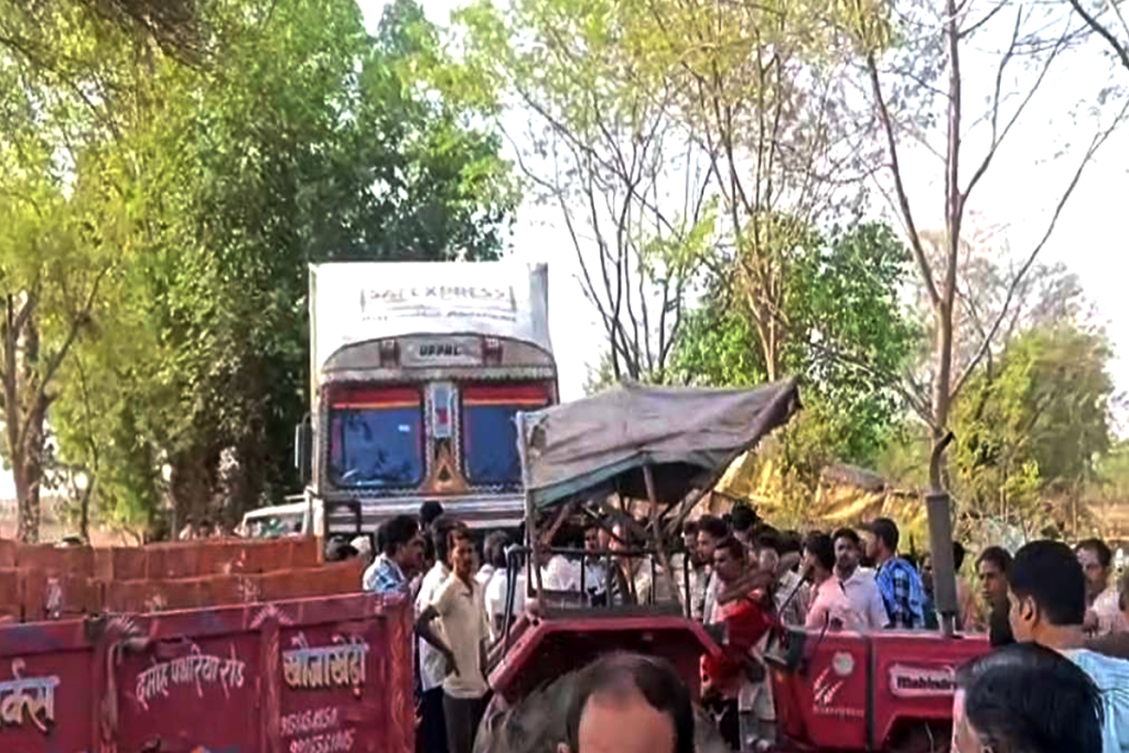 Damoh Truck Accident
