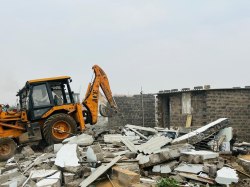 Residential colony in Raipur: बुलडोजर चला तो मिलीभगत पर से पर्दा हटा - image