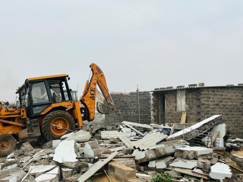 Residential colony in Raipur:बुलडोजर चला तो मिलीभगत पर से पर्दा हटा