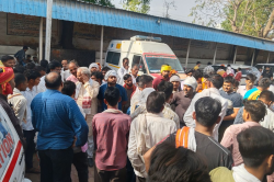 पहले बताया मां-बेटी स्वस्थ हैं, 15 मिनट में मिली मौत की खबर, रिश्वत के लिए जान
से खेल गया अस्पताल! - image