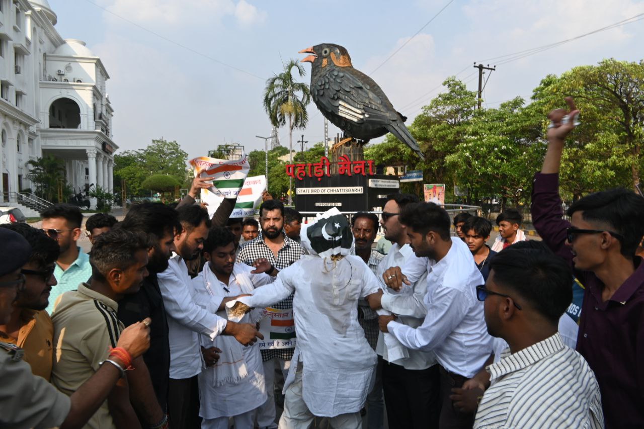 #NationFirst : आतंकवाद और पाकिस्तान के खिलाफ लोगों में गुस्सा नहीं थम रहा