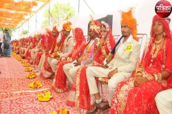 समरसता का संदेश: यहां 33 जोड़ों ने अग्नि को साक्षी मान कर लिए फेरे, जीवन भर साथ
निभाने का किया संकल्प - image