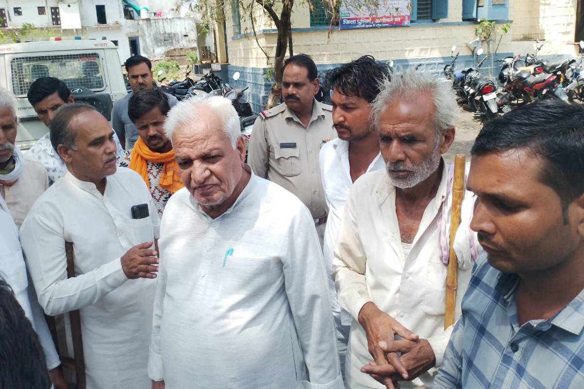 बीजेपी नेता के पिता से कांग्रेस के पूर्व विधायक ने की मारपीट…