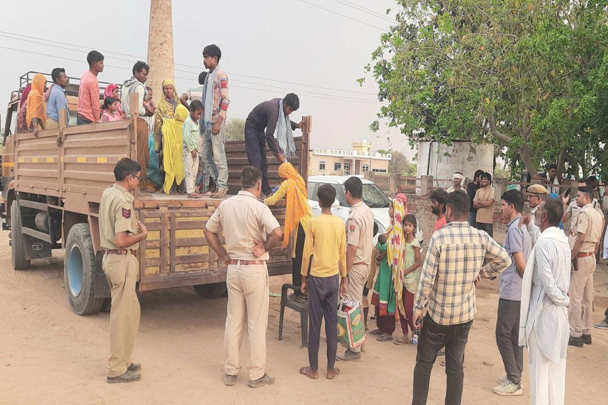 Big News: राजस्थान में यहां मजदूर बन अवैध रूप से रह रहे थे बांग्लादेशी, पुलिस को
देख जंगल में भागे, 35 पकड़े, कई फरार