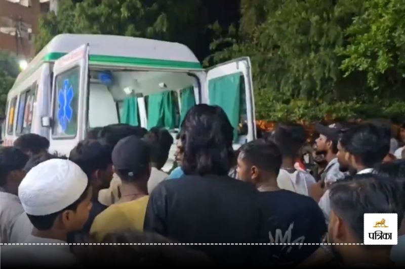 मौके पर जमा भीड़, फोटो: एक्स(पूर्व में ट्विटर)