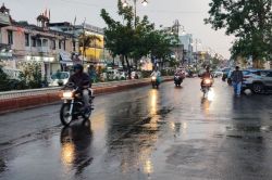 बारिश ने मौसम किया सुहाना, दो दिन और रहेगा मस्ताना - image