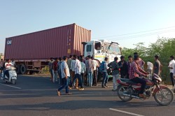Barmer Accident: बाड़मेर हाईवे पर ‘काल’ बना ट्रेलर, बाइक को मारी टक्कर, बिखर गए
मां-बेटे के शव - image