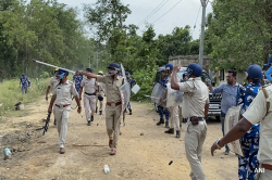 ‘लोकतंत्र की जड़ों पर गंभीर हमला’, सुप्रीम कोर्ट ने 2021 बंगाल चुनाव हिंसा मामले
में चार आरोपियों की रद्द की जमानत, भाजपा समर्थक पर किया था हमला - image