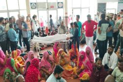 निजी चिकित्सालय में महिला नर्सिग कर्मी की मौत, परिजनों का हंगामा - image
