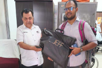 Honesty of porter at Bhopal station won hearts