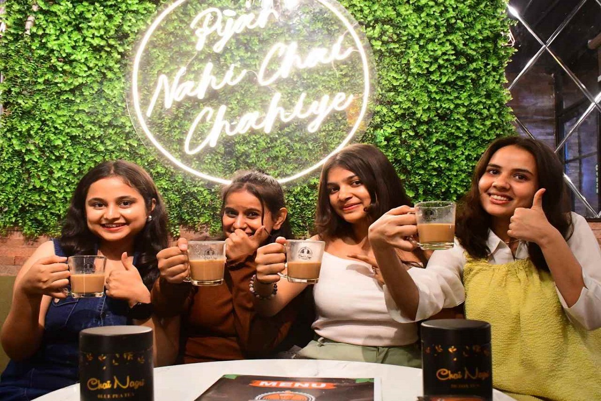 चाय की चुस्कियों से मिटाते सुस्ती और थकान…देखिए तस्वीरें