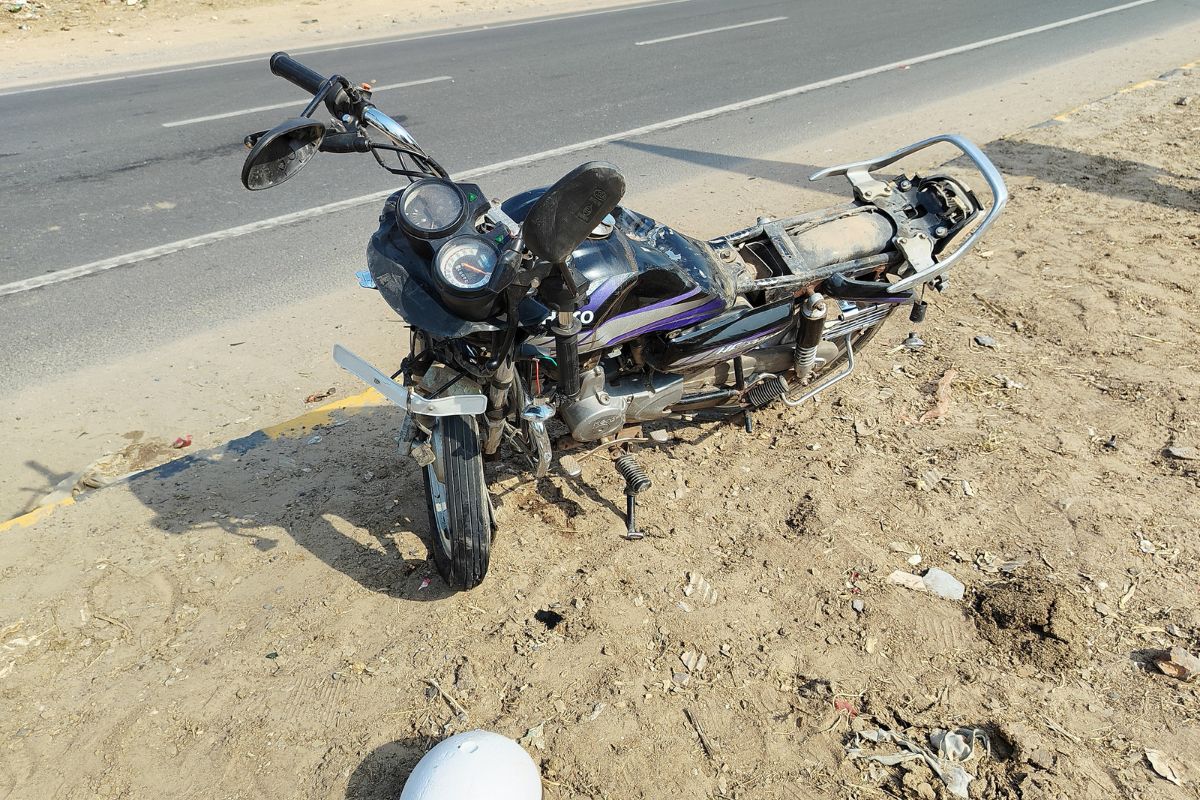 Rajasthan: सड़क दुर्घटना में सरकारी स्कूल के शिक्षक की मौत, हेलमेट के हो गए 2
टुकड़े