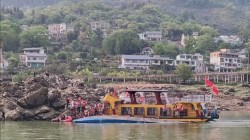 चीन में पलटी पर्यटकों की नावें, 9 लोगों की मौत - image