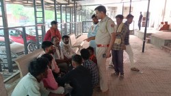 नया फोन नहीं दिलाया तो नाराज पत्नी ने उठाया खौफनाक कदम, डेढ़ साल की बेटी के साथ
दे दी जान - image