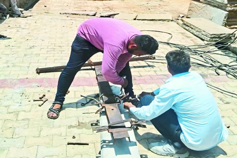 अंधड से विद्युत तंत्र गड़बड़ाया : आंधी में 115 पोल गिरे, 12 ट्रांसफार्मर खराब