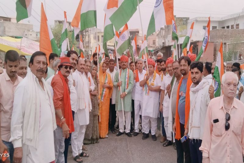 तिरंगा रैली निकाली,देशभक्ति नारों से गूंजे गांव-कस्बे