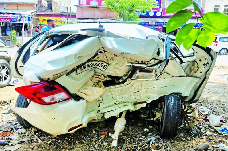 शादी की खुशियां मातम में बदली, दूल्हे के चचेरे भाई की सडक़ हादसे में मौत, दो रिश्तेदार घायल