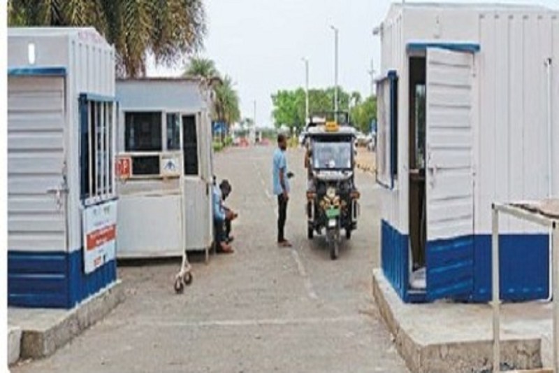 Raipur Airport: एयरपोर्ट पर फिर शुरू हुआ अवैध वसूली का खेल, 7 मिनट फ्री पार्किंग के बाद भी ले रहें पैसा