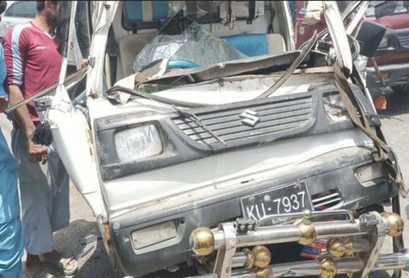 Car plunges into ravine in Pakistan