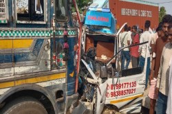 CG Accident: एबुलेंस और ट्रक में आमने-सामने टक्कर, ड्राइवर की मौत, 8 लोग घायल - image