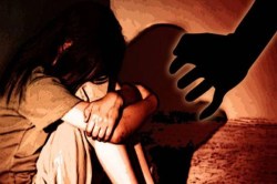 Crime News: टिफिन पहुंचाने गई नाबालिग से दुष्कर्म की कोशिश, पीड़िता ने परिजनों को
बताई आपबीती, आरोपी गिरफ्तार - image