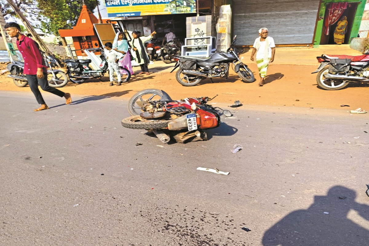 CG Accident: आपस में टकराई दो बाइक, एक की मौत, तीन घायल