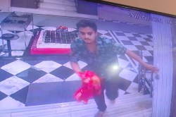 Raipur News: महामाया मंदिर में घुसा युवक चोर नहीं, क्लिनिक से भागा था मानसिक
रोगी, देखें - image